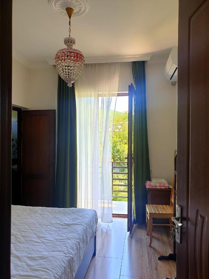 Four Seasons In Kutaisi Hotell Exteriör bild