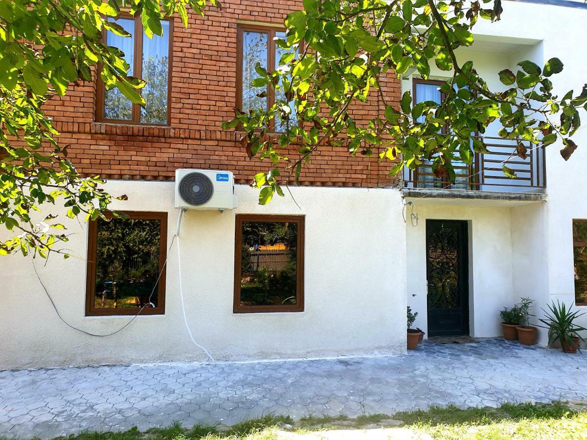 Four Seasons In Kutaisi Hotell Exteriör bild